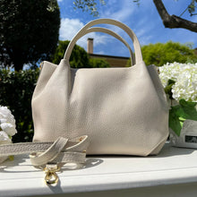 Carica l'immagine nel visualizzatore di Gallery, IVONNE