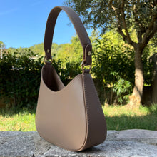 Carica l'immagine nel visualizzatore di Gallery, CLOE
