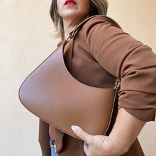 Carica l'immagine nel visualizzatore di Gallery, CLOE
