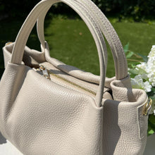 Carica l'immagine nel visualizzatore di Gallery, IVONNE