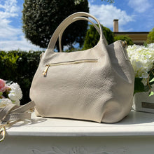 Carica l'immagine nel visualizzatore di Gallery, IVONNE