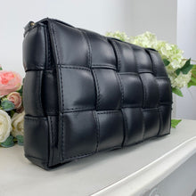 Lade das Bild in den Galerie-Viewer, Christelle