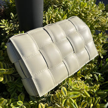 Lade das Bild in den Galerie-Viewer, Christelle