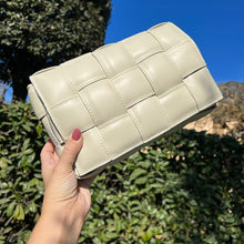 Lade das Bild in den Galerie-Viewer, Christelle