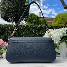 Carica l'immagine nel visualizzatore di Gallery, KIRA