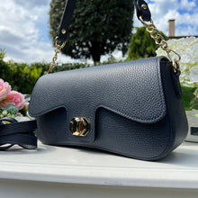 Carica l'immagine nel visualizzatore di Gallery, KIRA