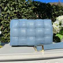 Lade das Bild in den Galerie-Viewer, Christelle