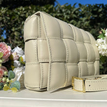 Lade das Bild in den Galerie-Viewer, Christelle