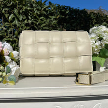 Lade das Bild in den Galerie-Viewer, Christelle