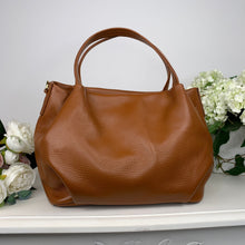 Carica l'immagine nel visualizzatore di Gallery, IVONNE