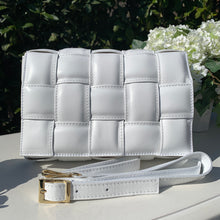 Lade das Bild in den Galerie-Viewer, Christelle